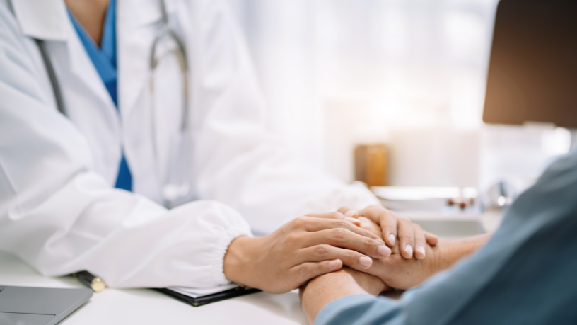 Em uma leitura aprofundada, Alexandre Costa Pedrosa discute como a mudança do enfoque preventivo para o reativo nos planos de saúde afeta pacientes, custos e a eficiência da assistência.